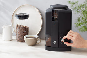 Wilfa Svart Aroma Precision Coffee Grinder (Black) + Hario Drip Kettle Air